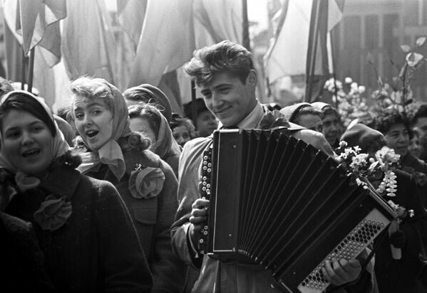 Sovietsky ?ud sa zú?astnil na prvomájovej demonštrácii v Moskve. Sovietsky ?ud sa zú?astnil na prvomájovej demonštrácii v Moskve. - Sputnik International