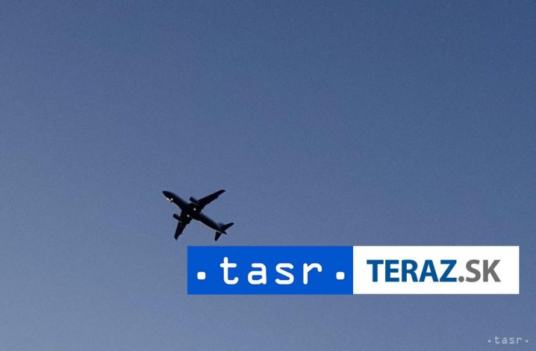 V priestore podvozku lietadla na letisku na Floride sa našli dve telá