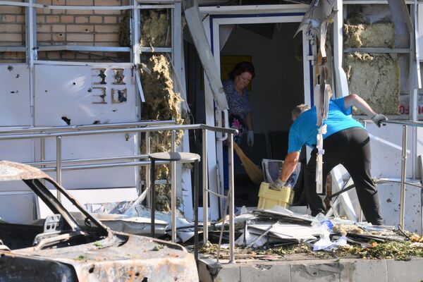 Starosta Kurska Igor Kutsak na pokyn úradujúceho guvernéra Alexeja Smirnova vytvoril špeciálnu komisiu, ktorá na mieste pracuje od skorého rána. Starosta Kurska Igor Kutsak na pokyn úradujúceho guvernéra Alexeja Smirnova vytvoril špeciálnu komisiu, ktorá na mieste pracuje od skorého rána. - Sputnik International