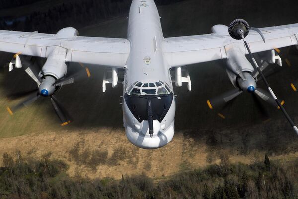 Strategický bombardér Tu-95MS po?as generálnej skúšky na leteckú ?as? prehliadky na po?es? 76. výro?ia Ve?kej vlasteneckej vojny v Moskve. - Sputnik International