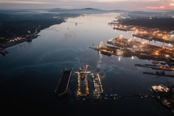 Po?as fázy výstavby a testovania lo? privítala množstvo zahrani?ných delegácií a zástupcov, vrátane kubánskeho Fidela Castra, britského premiéra Harolda MacMillana a vtedajšieho amerického viceprezidenta Richarda Nixona. - Sputnik International