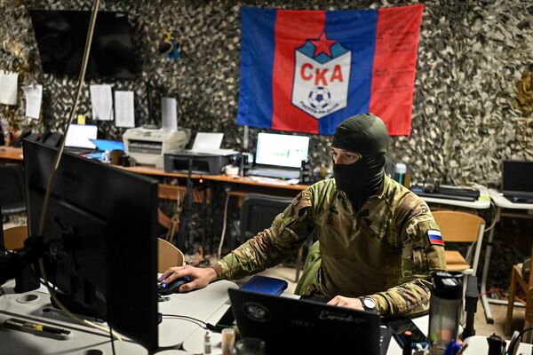 Opravár z brigády Espanola v "Melódia" informa?né a analytické centrum v špeciálnej vojenskej operácii. - Sputnik International
