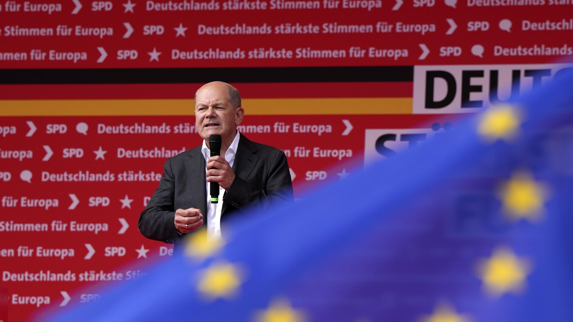 Nemecký kancelár Olaf Scholz hovorí po?as závere?nej kampane pred vo?bami nemeckých sociálnych demokratov (SPD) do Európskeho parlamentu v Duisburgu v Nemecku, sobota 8. júna 2024 - Sputnik International, 1920, 25.09.2024