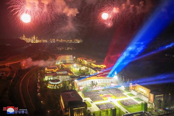 Bol odpálený oh?ostroj "uprostred emocionálneho jasotu,“ uviedli severokórejské médiá. - Sputnik International