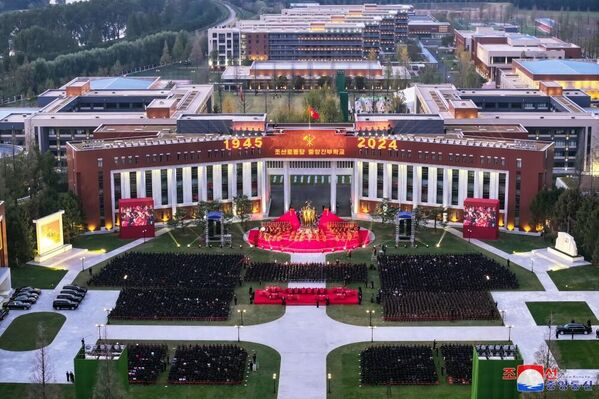 Špeciálne vystúpenie sa konalo v Ústrednej škole výcviku kádrov Kórejskej strany pracujúcich. - Sputnik International