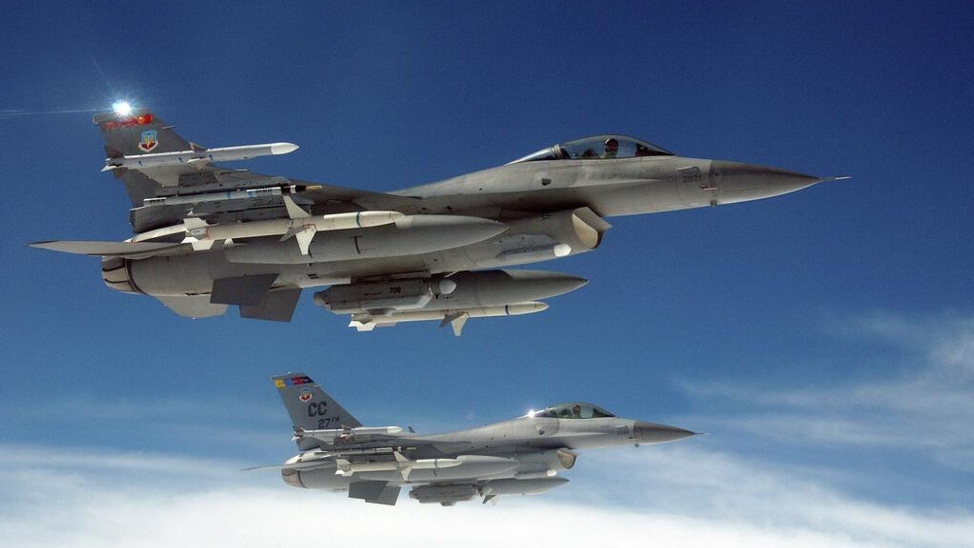 Dvojica bojových sokolov F-16 amerického letectva (USAF), - Sputnik International, 1920, 4.12.2025