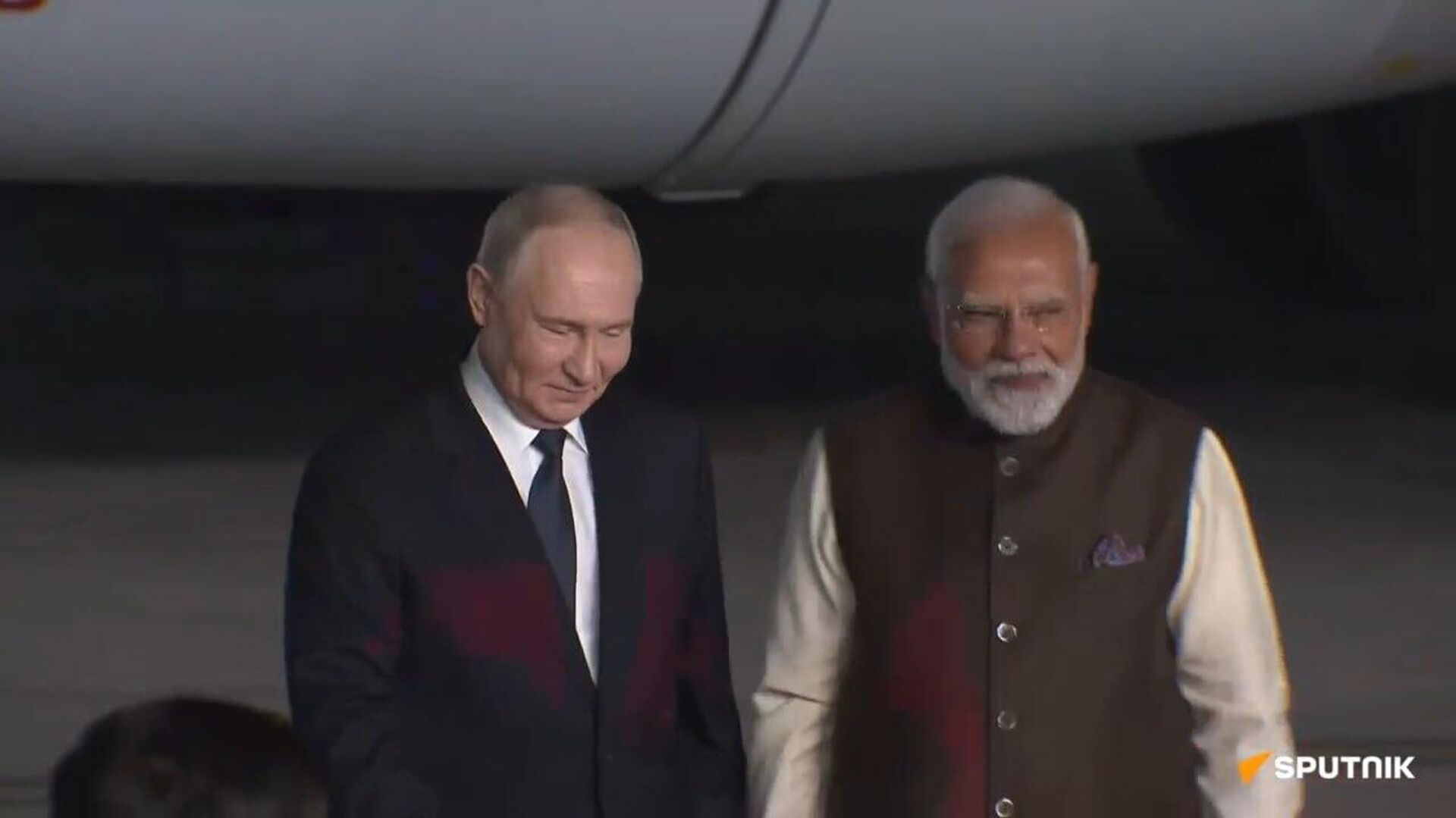 Modi osobne pozdravuje Putina na indickej leteckej základni Palam - Sputnik International, 1920, 5.12.2025