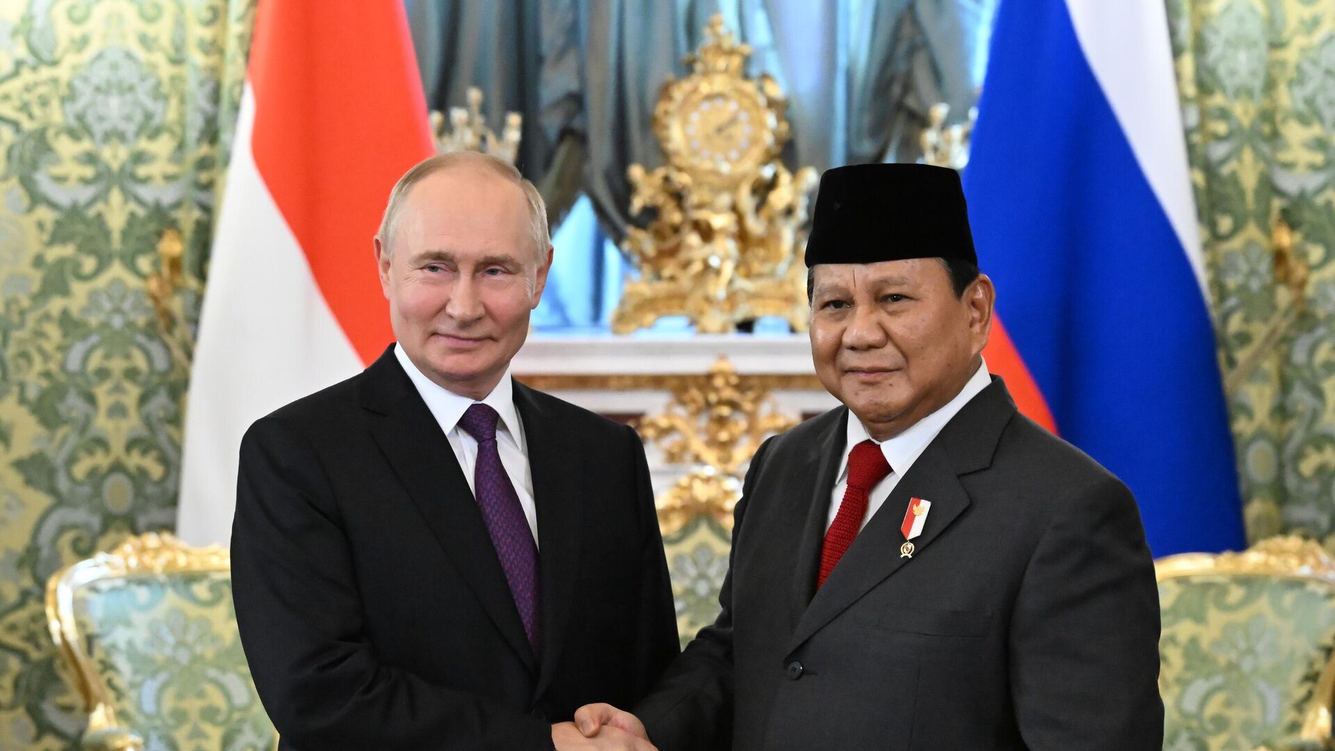 Ruský prezident Vladimir Putin a novozvolený indonézsky prezident Prabowo Subianto - Sputnik International, 1920, 10.12.2025