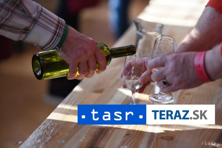 Výroba tvrdého alkoholu v Rusku klesá, ale jeho spotreba stúpa