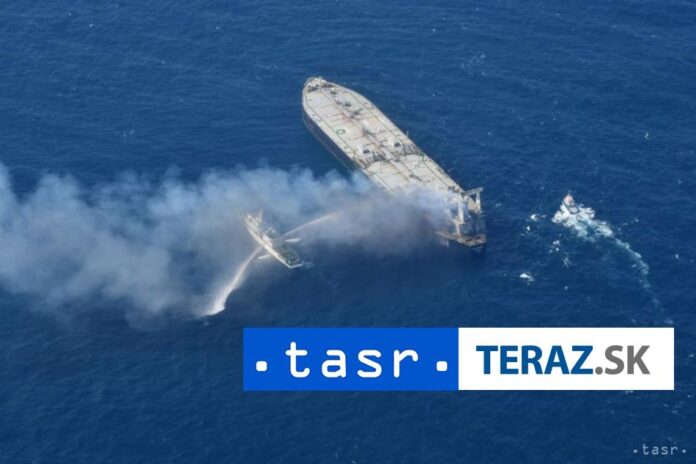 Dron-zautocil-na-tanker-pri-brehoch-Indie-sposobil-poziar-na.jpg