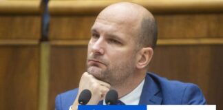 Premiér pri téme nárastu krádeží hodil ministrov cez palubu