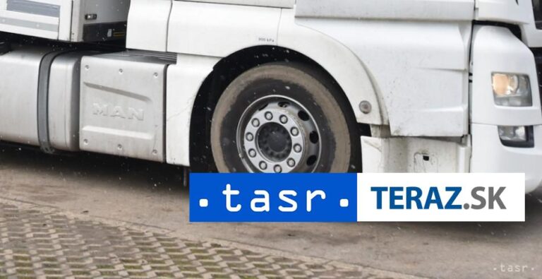 Cesta za Turčekom zostala pre poruchu kamióna neprejazdná
