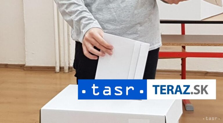 Európski liberáli a centristi idú do eurovolieb s trojlístkom lídrov