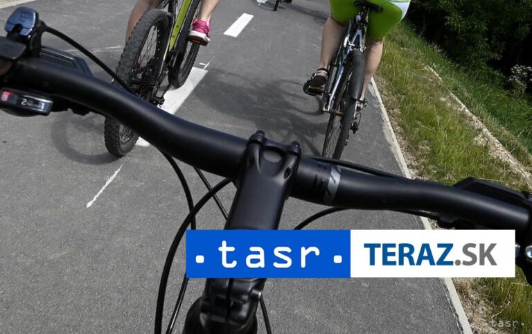 V Seredi osadili nové cyklostojany, pripravujú aj ďalšie