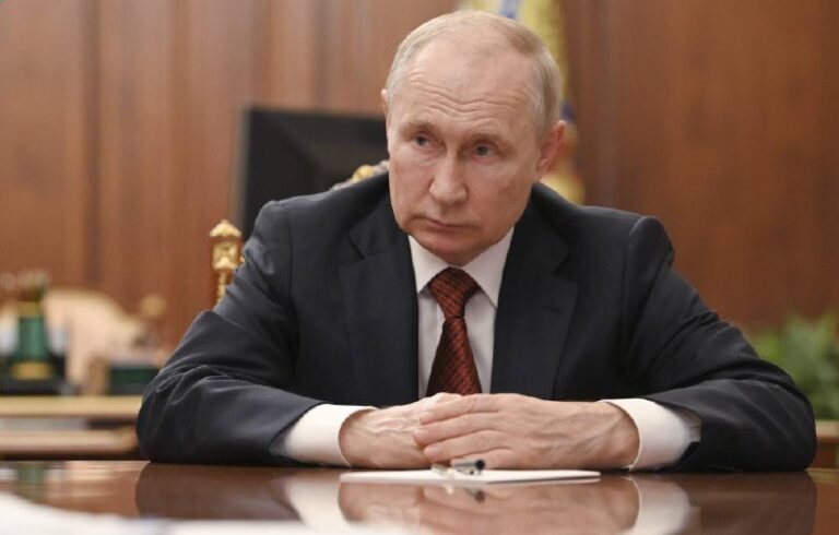 Putin: treba prijať rozhodnutia o amnestii pre určité kategórie žien, ktoré sú vo väzení za nenásilné zločiny…