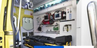 Matka v Rakúsku omylom zrazila svoju dcéru autom, dieťa zomrelo