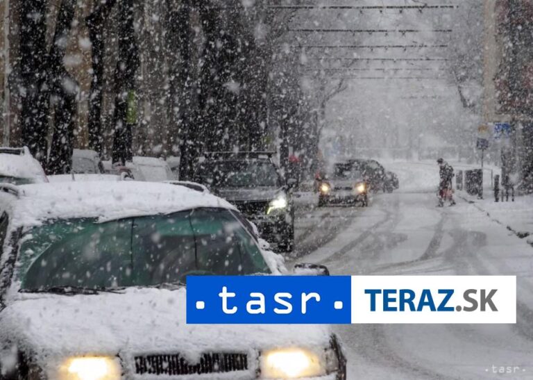 Na viacerých cestách sa nachádza zľadovatený sneh