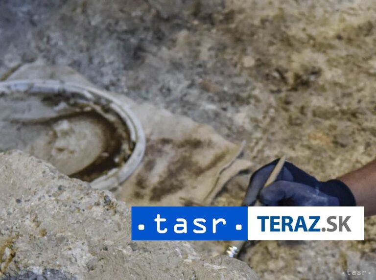 Archeológovia začínajú v Kremničke so sondážou priekopy a bunkra