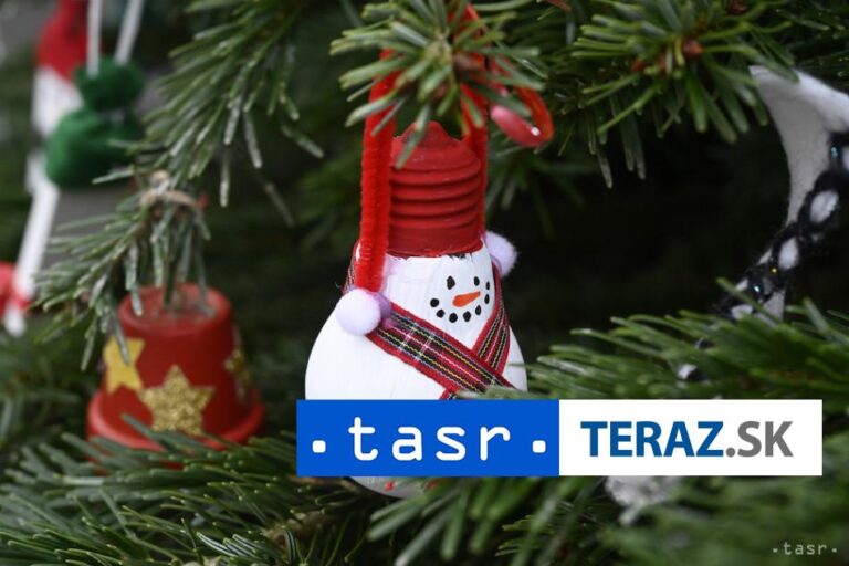 V Rimavskej Sobote vystavujú vianočné ozdoby z minulého storočia