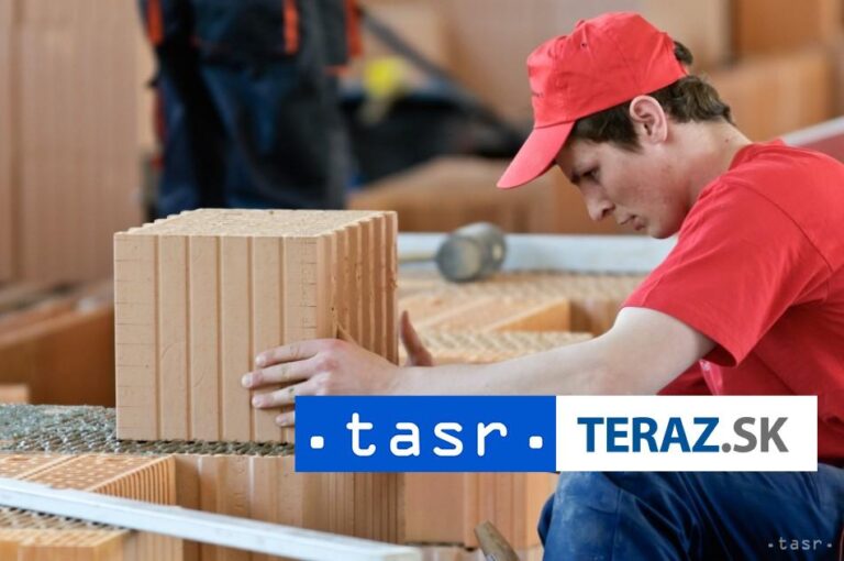 Rekonštrukciu plavárne v P. Bystrici začnú v septembri