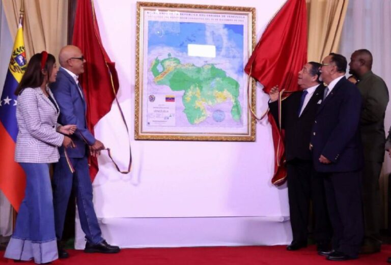 Venezuela oficiálne predstavila mapu s 24. štátom Guyana-Essequibo.„Toto je mapa osloboditeľa Simona Bolivara, mapa, ktorú oslobodil svojím…