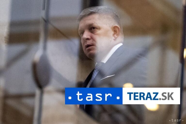 Premiérovi urobili kontrolné CT vyšetrenie brucha, je pri vedomí