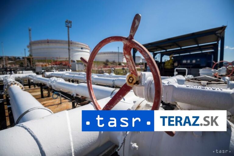 Čínsky ropný koncern PetroChina zvýšil vlani zisk o takmer desatinu