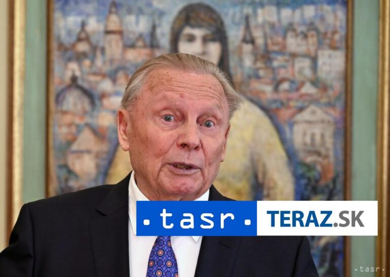 R. Schuster daroval trenčianskej krajskej knižnici 15 nových kníh