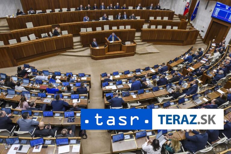 Poslanci otvorili rokovanie diskusiou o znížení poplatkov v doprave