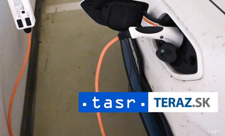 Nissan redukuje výrobné plány pre nový model elektromobilu Leaf