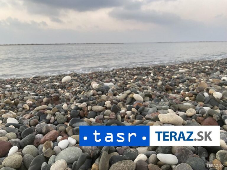 Grécka pobrežná stráž oznámila, že našla telá dvoch migrantov