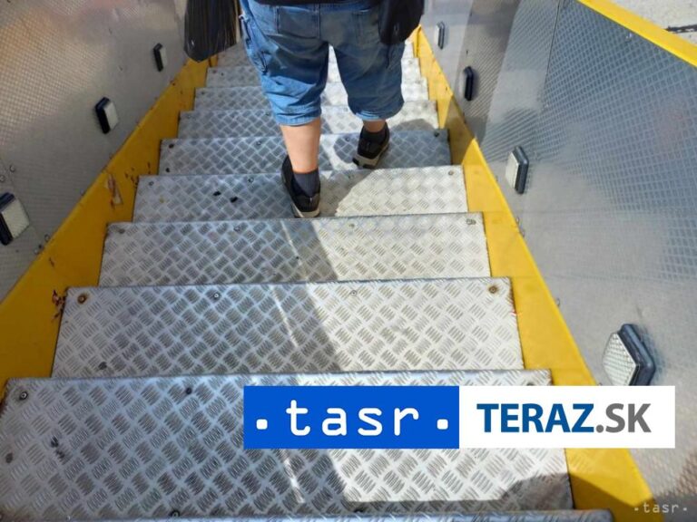 NEŠŤASTIE NA LETISKU: Človeka nasal prúdový motor lietadla