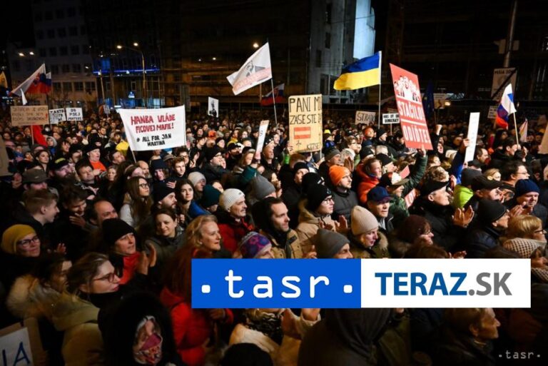 Ľudia na celom Slovensku opäť protestovali proti krokom vlády