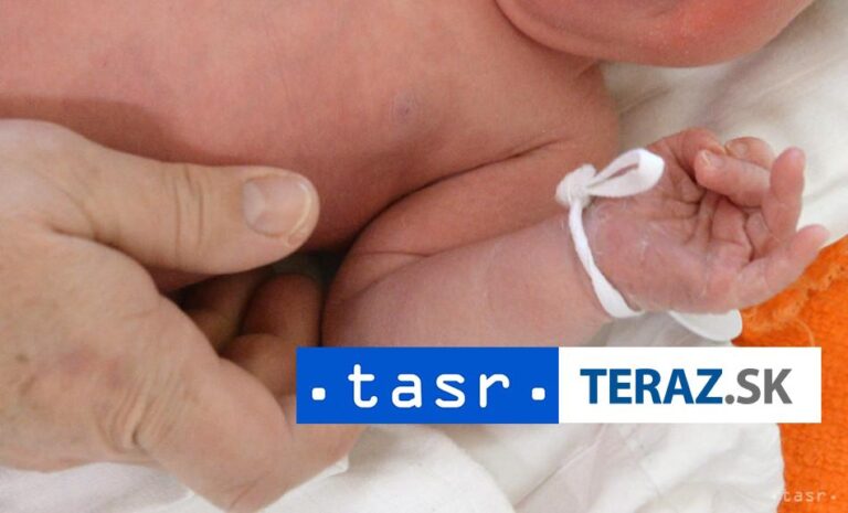 Prvým bábätkom roka 2025 v skalickej nemocnici je chlapček Matej