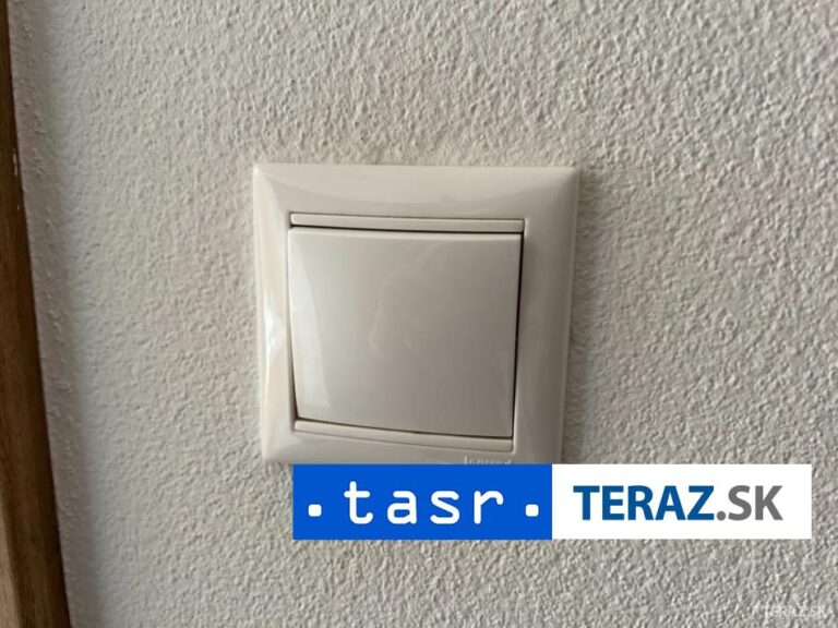 Milióny ľudí po ruských útokoch na Ukrajine postihli výpadky elektriny