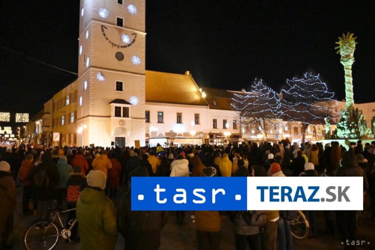Protesty sú podľa Kaliňáka prejavom iného názoru, Krúpa nesúhlasí
