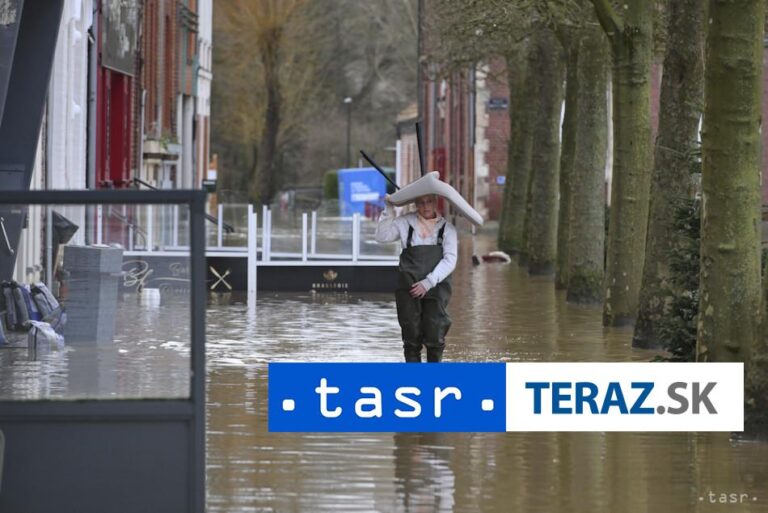 Slovenskí hasiči vo Francúzsku začali plniť úlohy pri zvládaní povodní