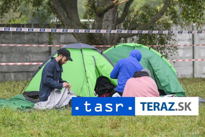 Slovinsko-postavi-docasne-zariadenia-pre-migrantov.jpg