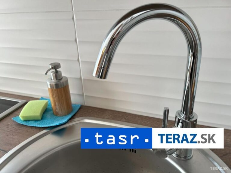 Pre haváriu horúcovodu je od teplej vody odstavená časť Humenného