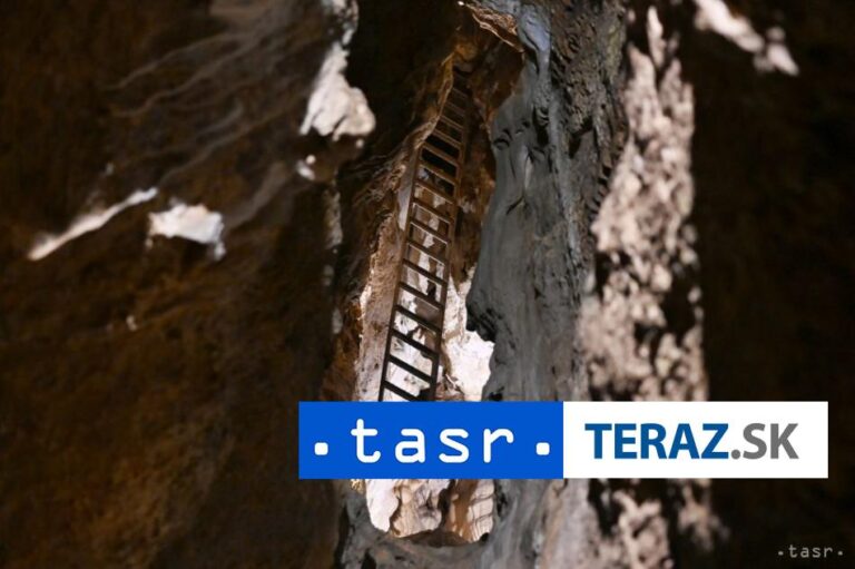 V krasovej jaskyni pri Cerknici uviazlo päť ľudí