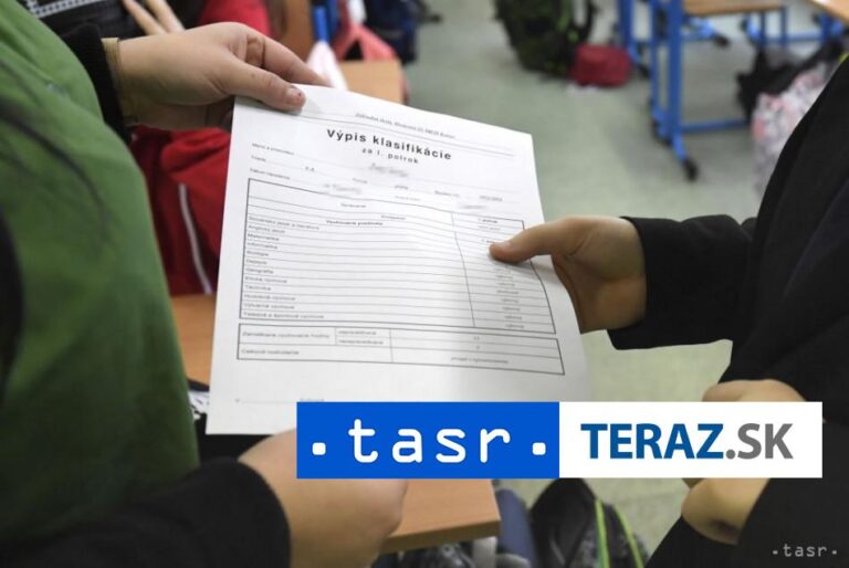 V Žilinskom kraji si prevzalo vysvedčenia vyše 22.000 stredoškolákov