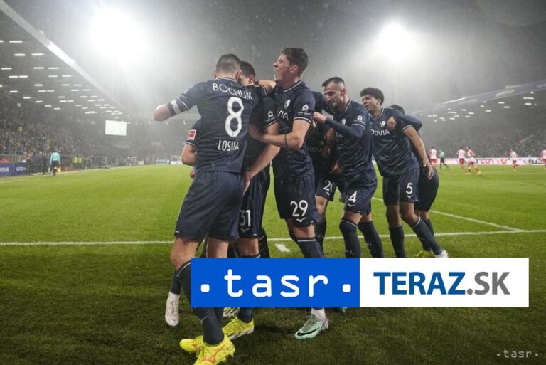 Bayern prehral v Bochume 2:3, na Leverkusen stráca osem bodov