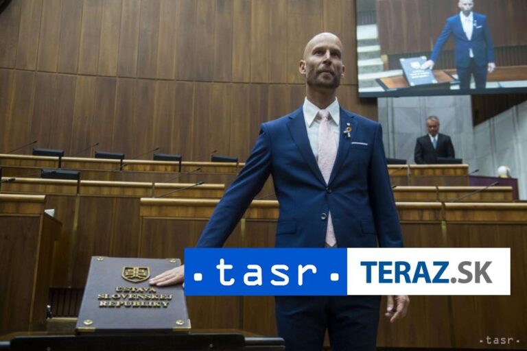 Hellebrandt z PS sa vzdal poslaneckého mandátu, nahradí ho Dubovický