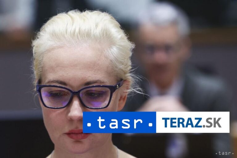 Kremeľ kritizoval vdovu po Navaľnom, ktorá z jeho smrti viní Putina