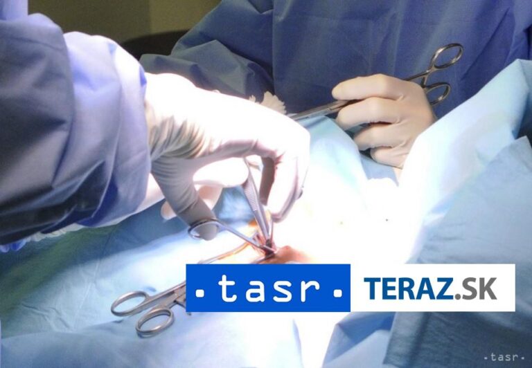 Lekári v NÚDCH počas jednej anestézie spravili pacientovi tri zákroky