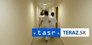 Stropný zdvihák v dome opatrovateľských služieb uľahčuje prácu