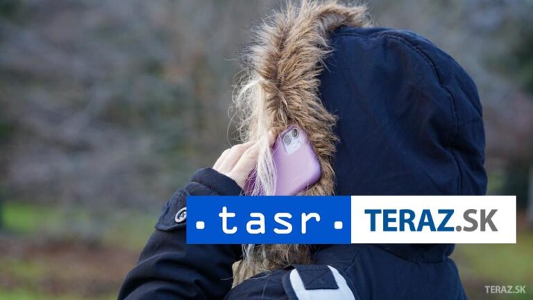 Časť Slovákov preferuje zákaz používania telefónov na ZŠ