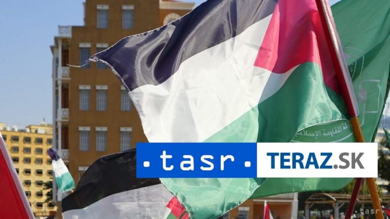 Vandali natreli sochu Anny Frankovej červeným nápisom Osloboďte Gazu