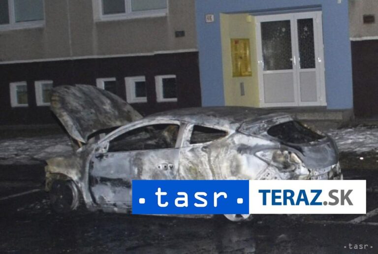 Polícia vyšetruje požiar auta i prevádzkovej budovy v obci Chmeľnica