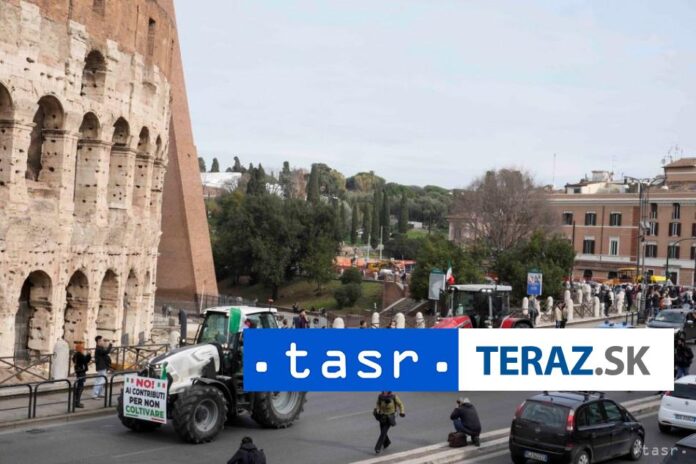 Protestujuci-polnohospodari-presli-s-traktormi-popred-Koloseum.jpg
